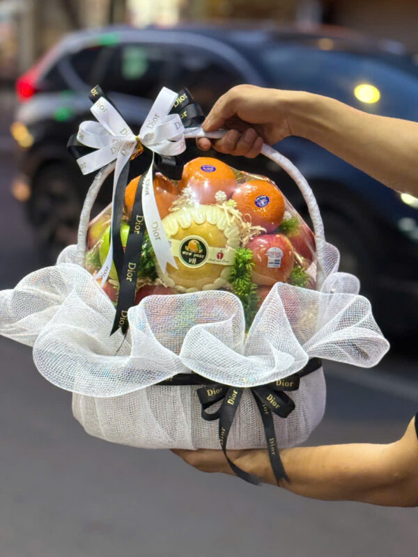Giỏ Quà Trái Cây Dior Trắng Đen