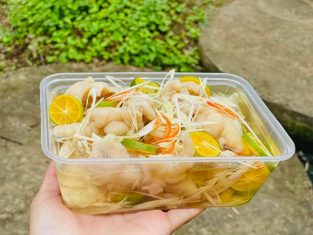 Chân Gà Rút Xương Ngâm Sả Tắc - Hủ 1Kg