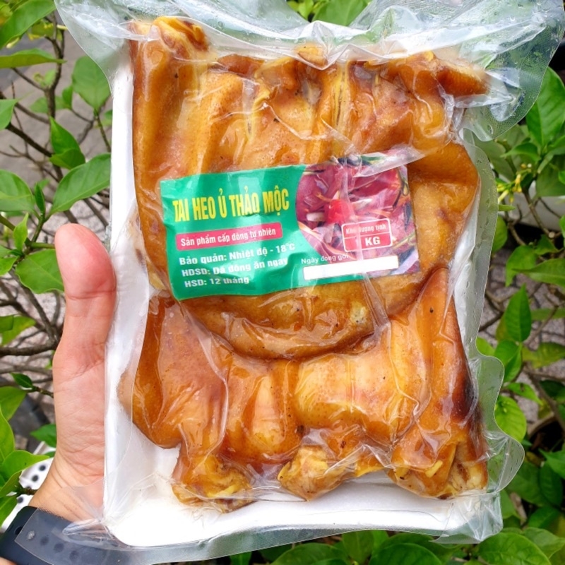 Tai Heo Ủ Muối - Khay 500Gr